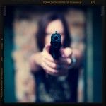 Z cyklu broń ratuje życie: uzbrojona kobieta obroniła się przed włamywaczami, bez strzału