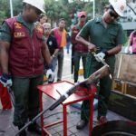 Wenezuela odbiera cywilom i niszczy broń palną, przestępczość wciąż wzrasta.
