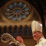 Arcybiskup Chicago wprowadził zakaz posiadania broni na terenie nieruchomości kościelnych