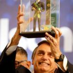W Brazylii obietnica dostępu do broni dla praworządnych Brazylijczyków sprawia, że rośnie poparcie dla konserwatywnego kandydata