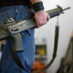 Mieszkańcy Zurychu kupują coraz więcej broni palnej, przestępczość spada