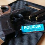 Policyjna broń służbowa służy czasem do popełniania brutalnych przestępstw – przykład z Łodzi