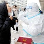 Chińscy komuniści kontynuują tresurę społeczeństwa za pomocą polityki „zero tolerancji dla wirusa”.