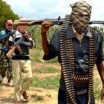 Władze nigeryjskiego stanu Zamfara oficjalnie doradzają ludziom, aby ci zdobyli broń i bronili się przed bandytami.